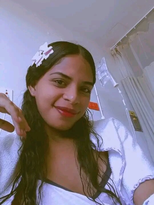 Live sex webcam photo for Cornnie_jhopson1 #278435939