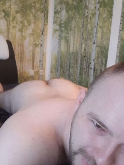 RealManHaveHairy Live Cam on StripChat