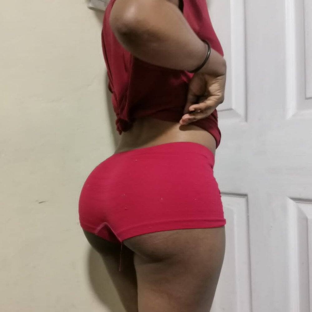 free6cams.com slimprecious livesex profile in ebony cams