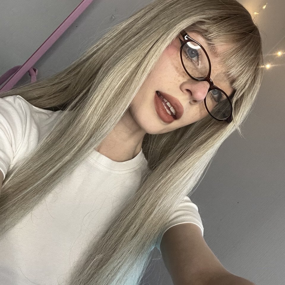 sweetuniporn's chat room