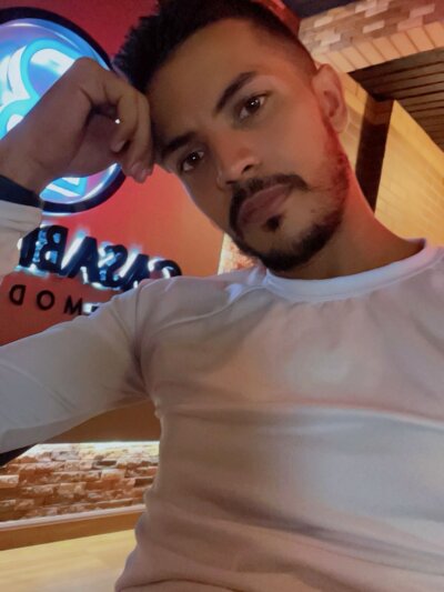 Curiousskinny3