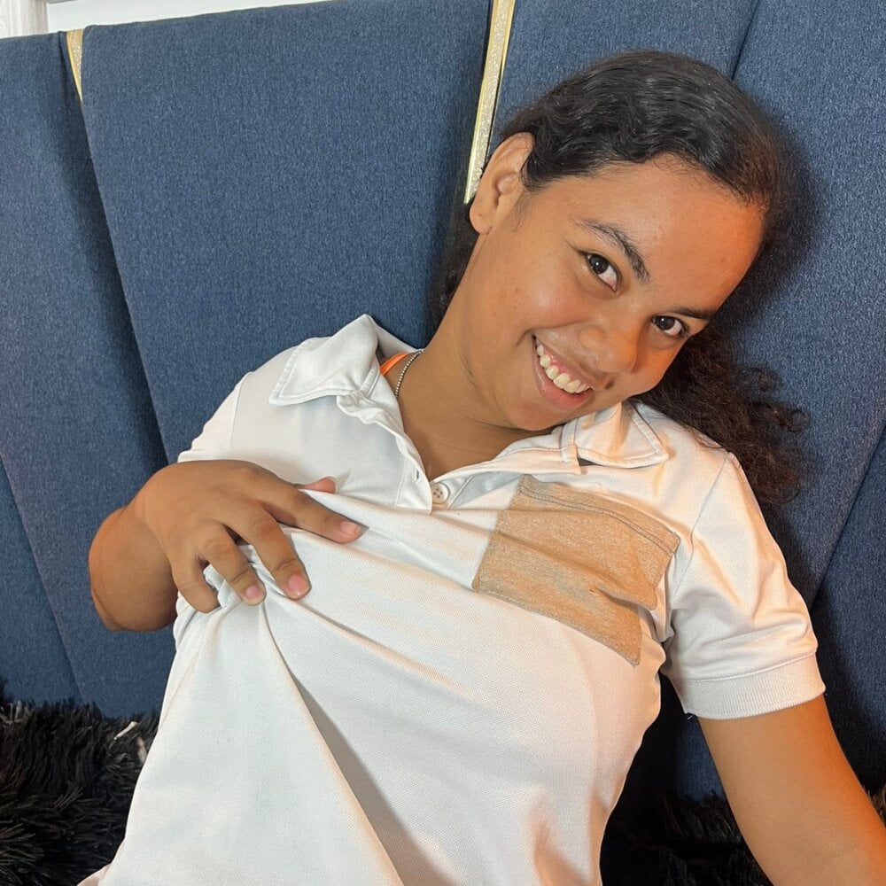 webcam-sexe.net naomi_x0 livesex profile in athletic cams