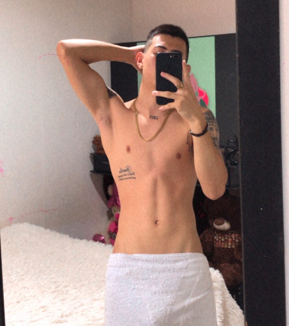 leo_pervert_boy from stripchat