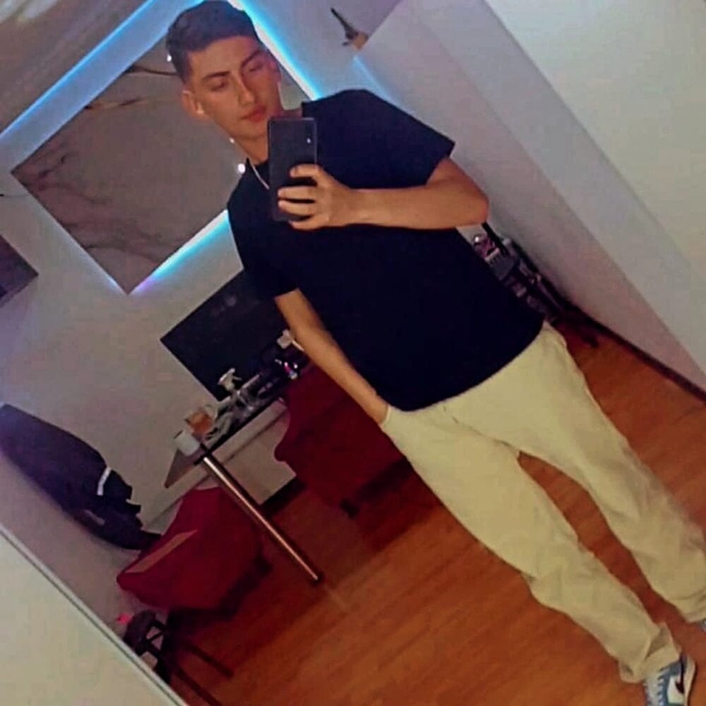 esteban_anki from stripchat