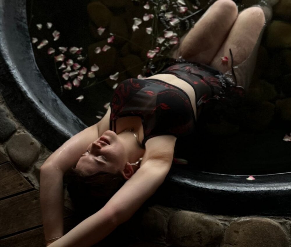 sexcityguide.com kristoday livesex profile in 43978624 cams