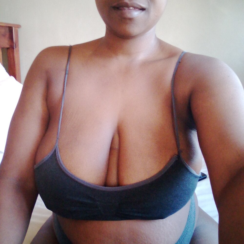 missboobiesSA live cam model at StripChat