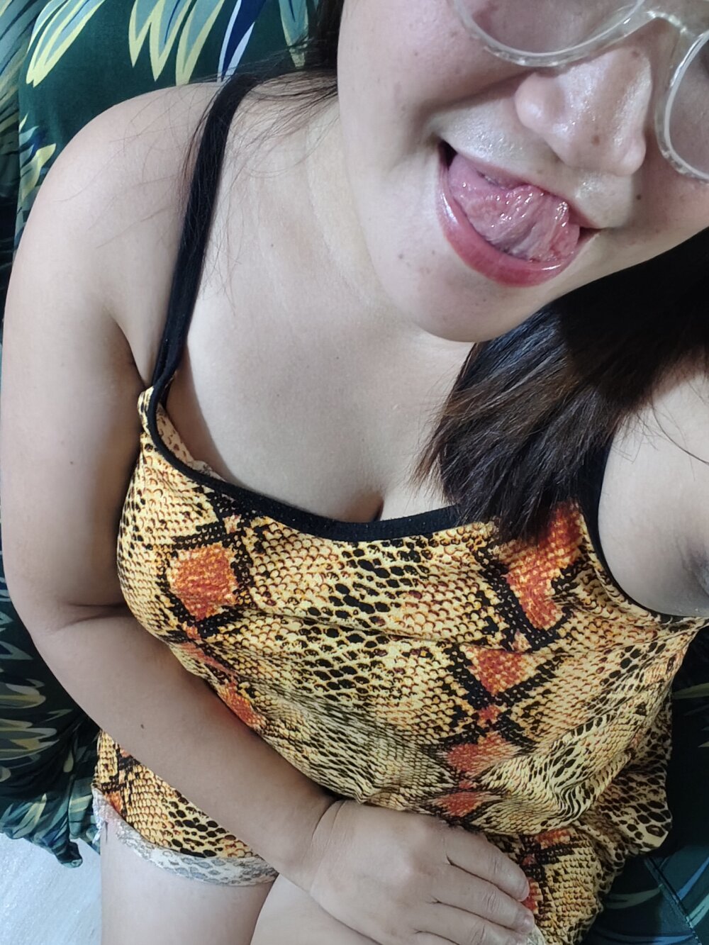 livesex.fan pussycherry livesex profile in land-of-vodka-and-big-bears3 cams