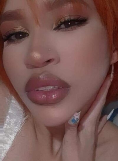 lola_hottiee from stripchat
