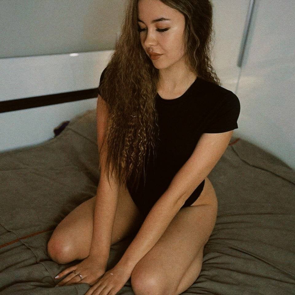 myliveeroticcams.com lunacurly_ livesex profile in green-eyes cams