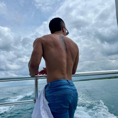 ThomsEvery_ Male Muscle Free Webcam Striptease