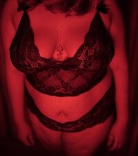 HOTSEXYMALLUGIRL's Offline Chat Room