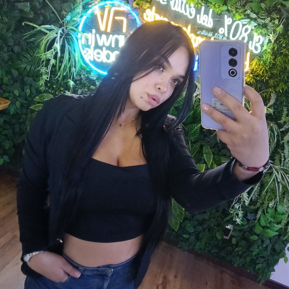 Live sex webcam photo for Dione__ #290500286