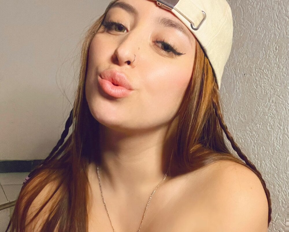 Sofhi_corolinne31's Offline XXX Chat