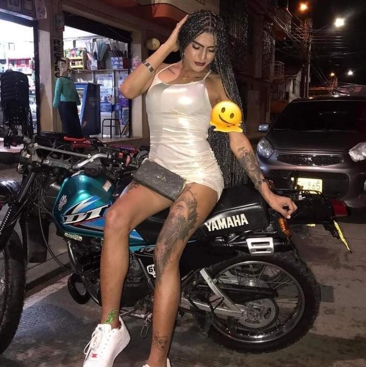 Catalina_hot-69