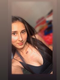 camila_rivera32's Offline XXX Chat