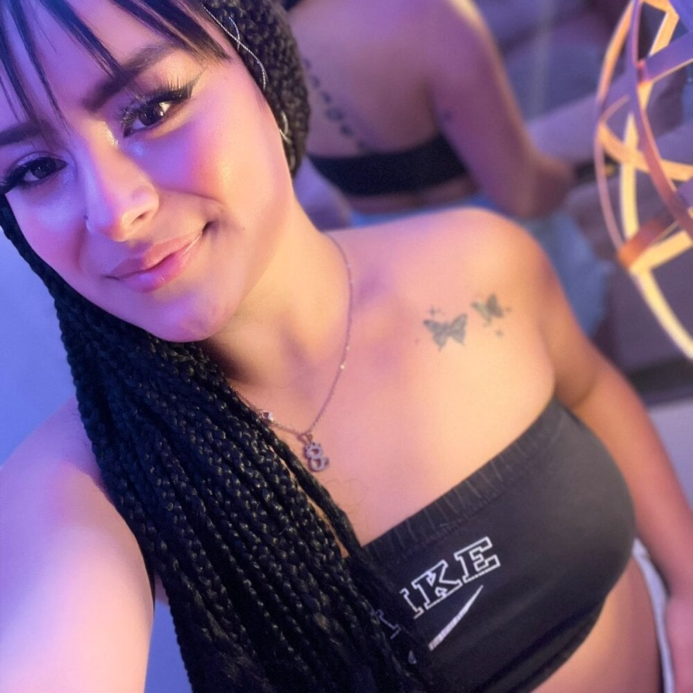 Live sex webcam photo for Hailies01 #279276855