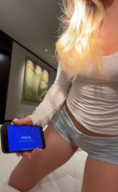 karelyruiz15 Live Cam on StripChat