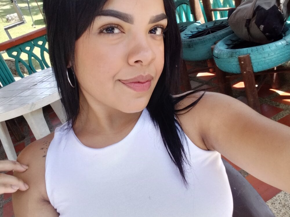 carolina_mary webcam profile - Malagasy