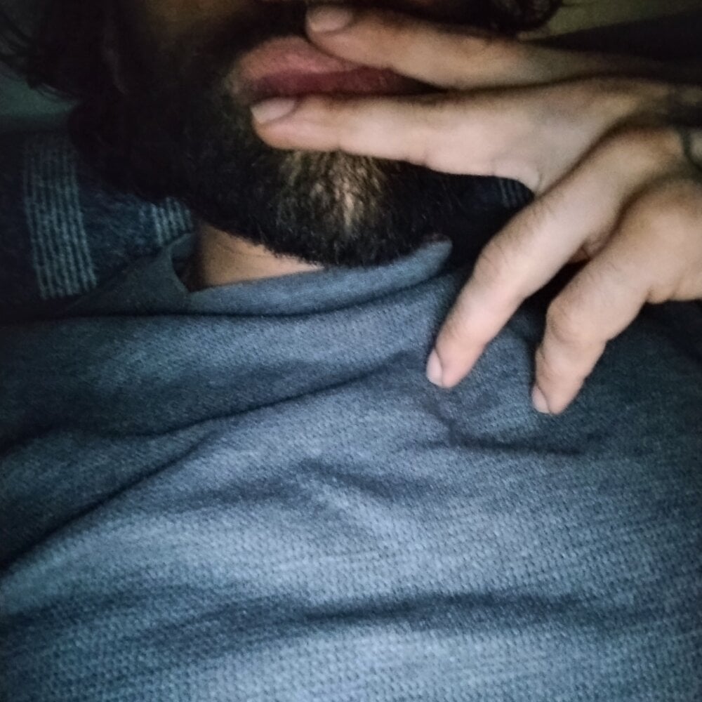 carlosstillbig from stripchat