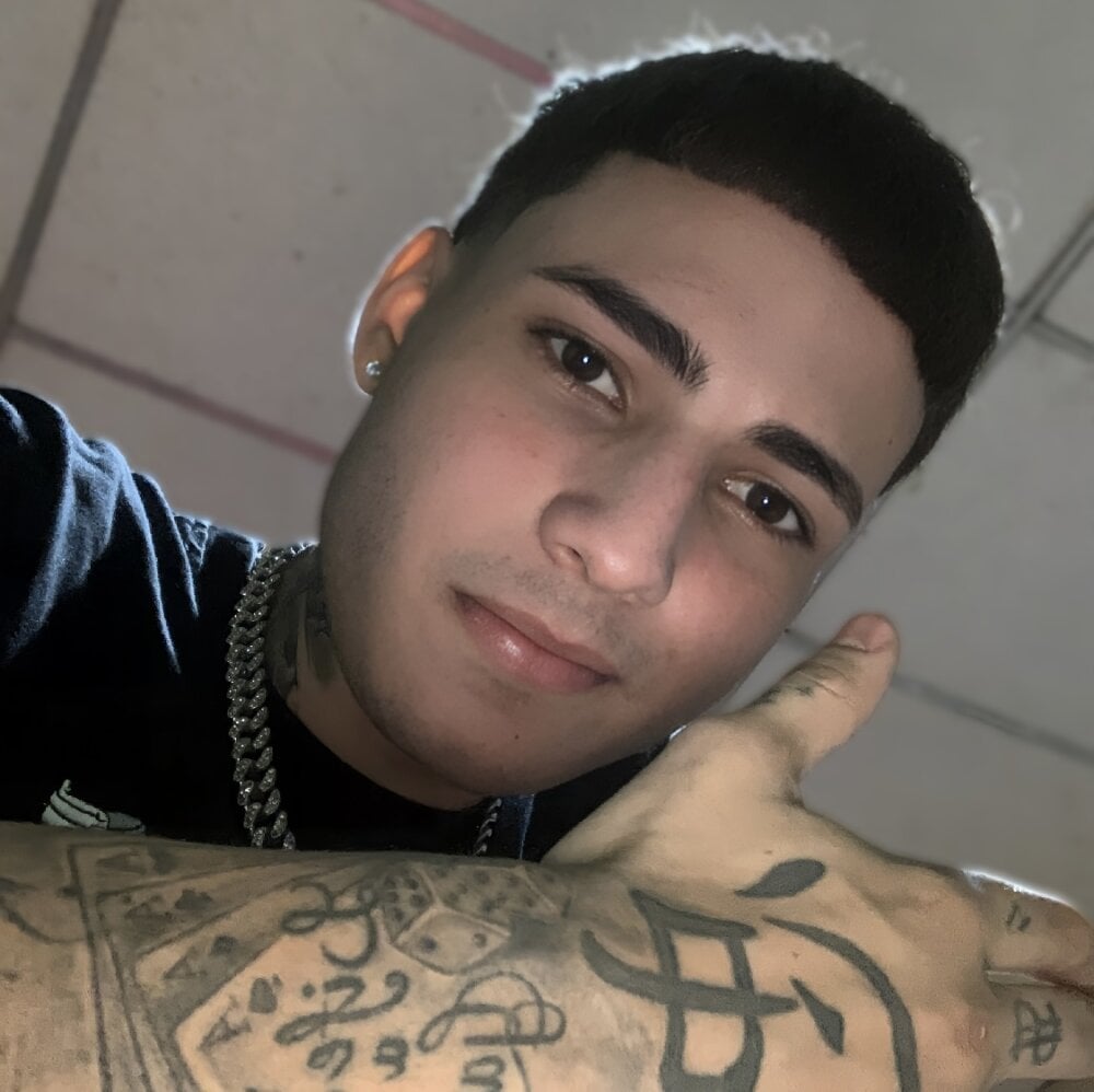 Jorge12sjjsjs' Offline XXX Chat