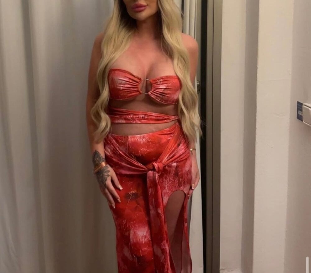 stripchat scarlettxox webcam profile pic via sexlivecamsites.com