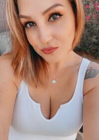 RoyalteeNTre's Offline Chat Room