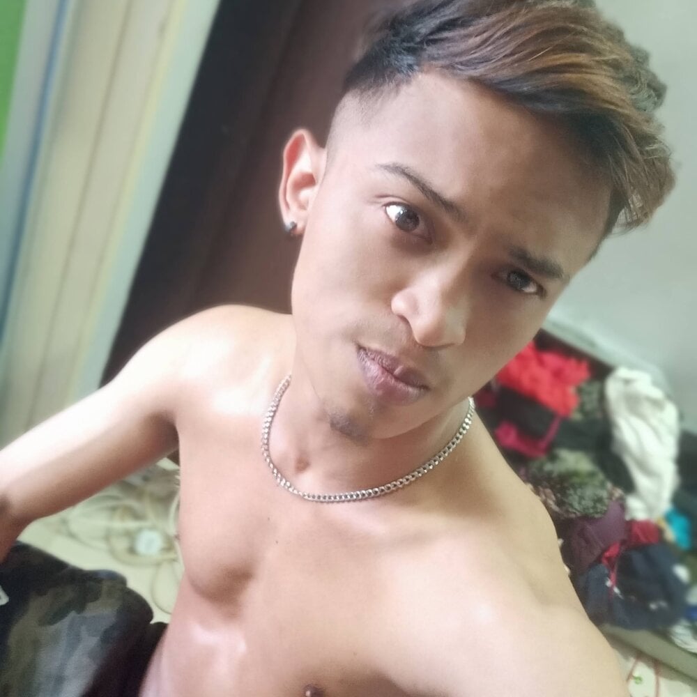 Amiyrul97's Offline XXX Chat