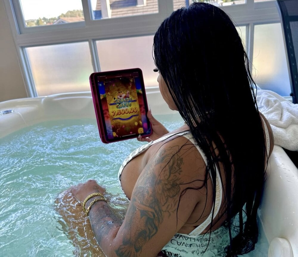 mega-camsex.com sabrinasdd livesex profile in brown-hair cams