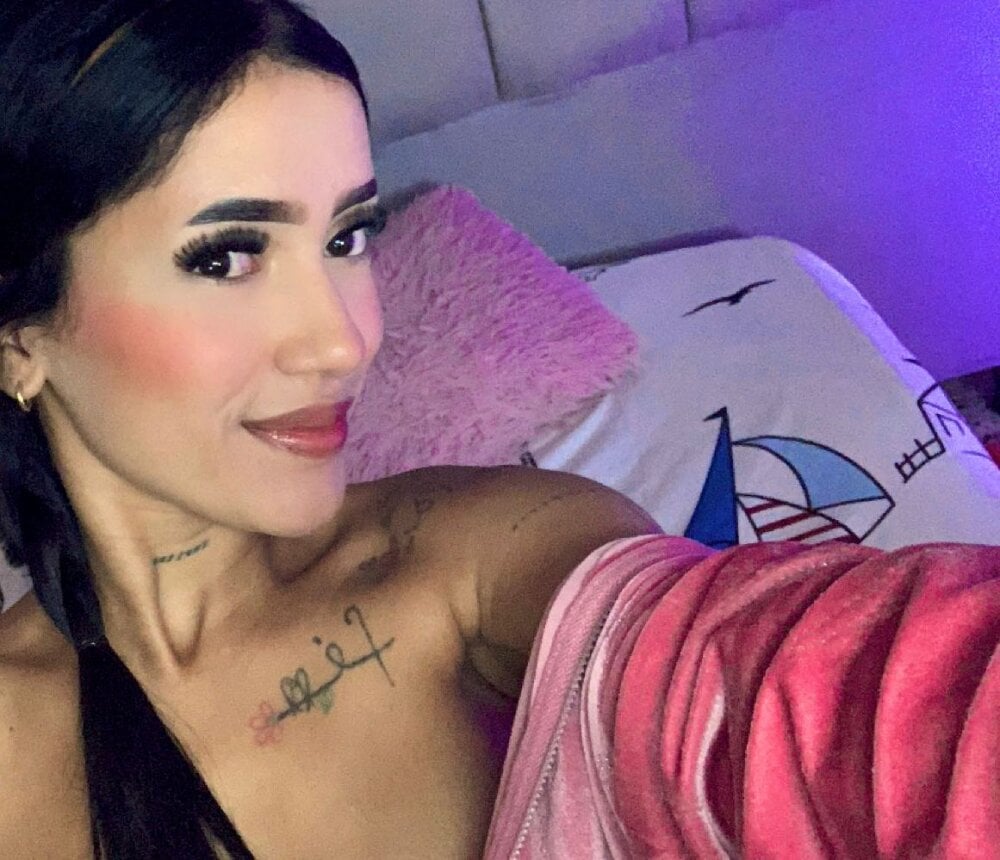 vicky_golden from stripchat