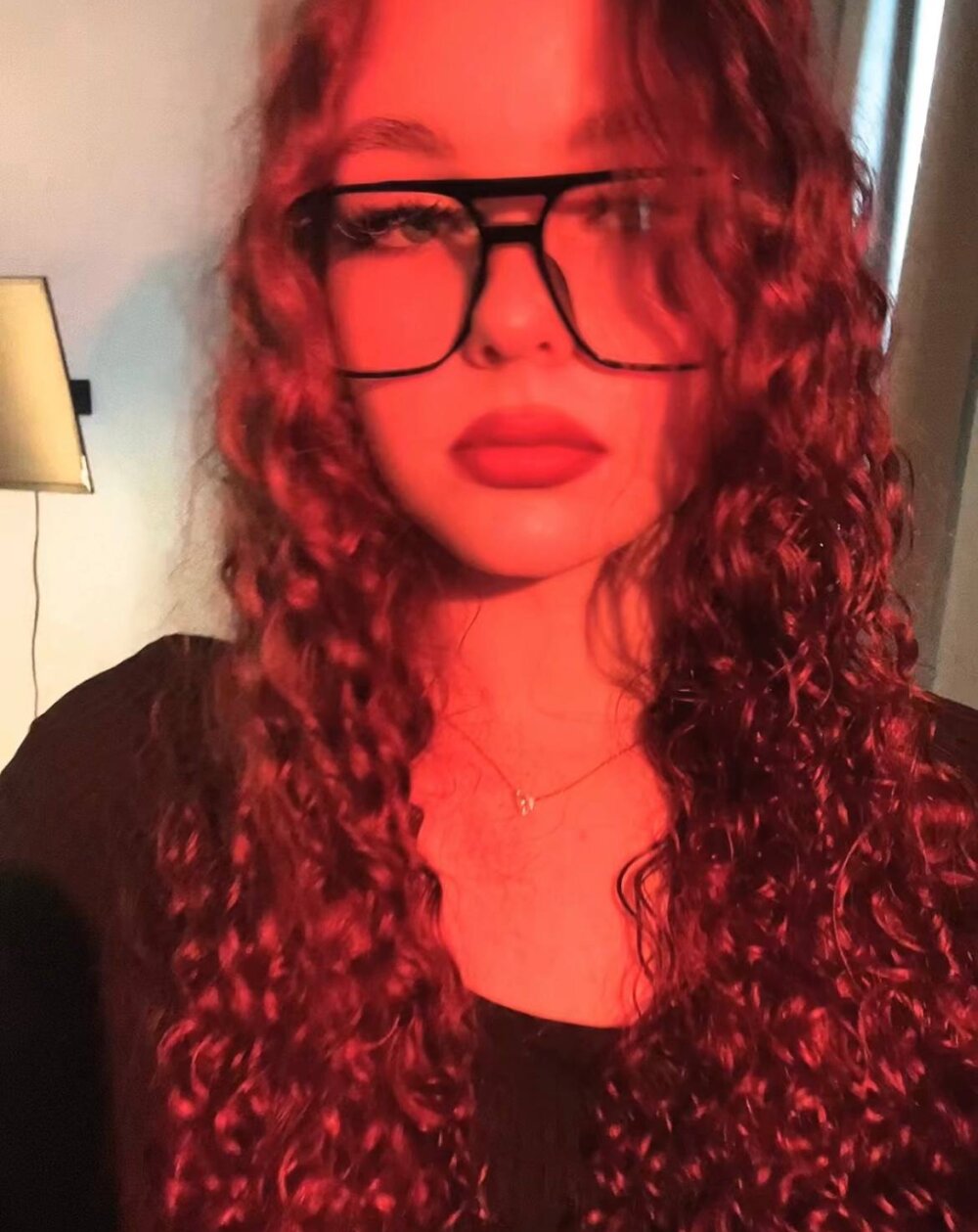 badgirlwebcam.com laureneyeisley livesex profile in in-youre-bed cams