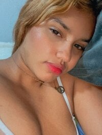 Britnie_'s Offline Chat Room