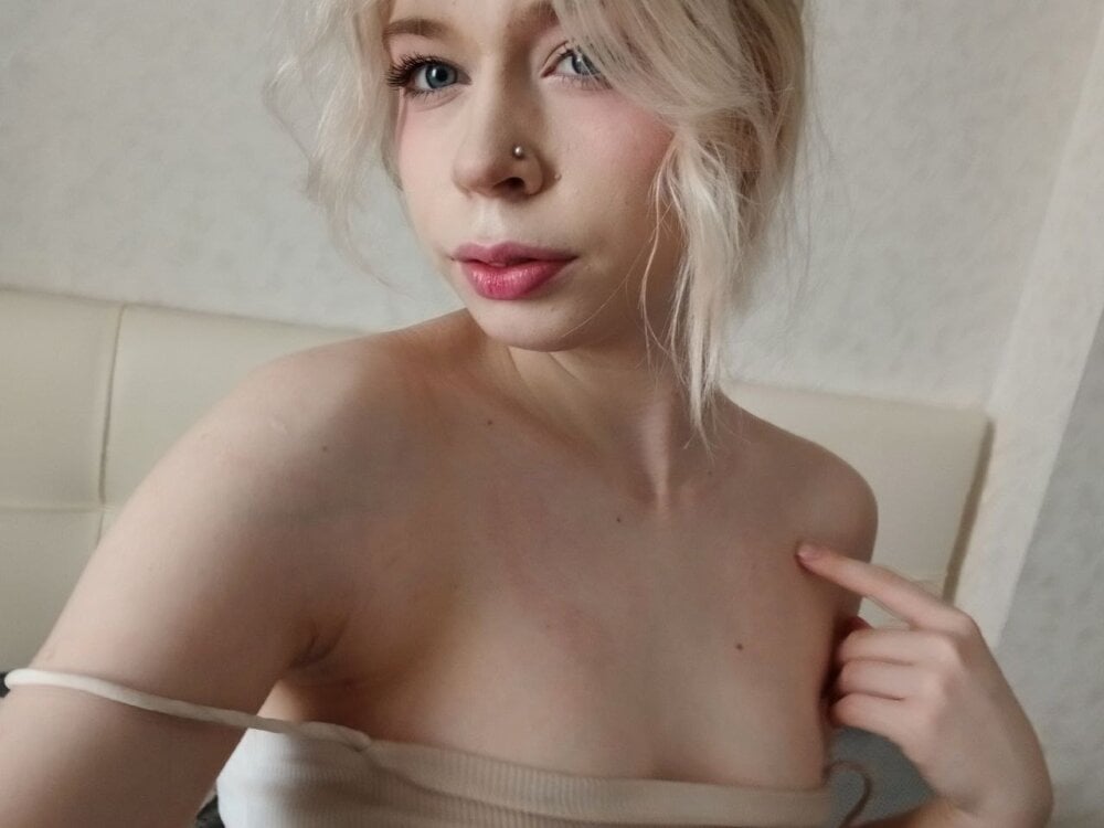 MiaDines profile