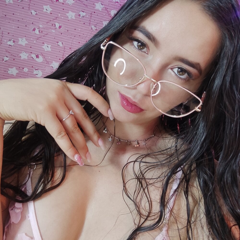 Live sex webcam photo for Foxy_Megan #289978560