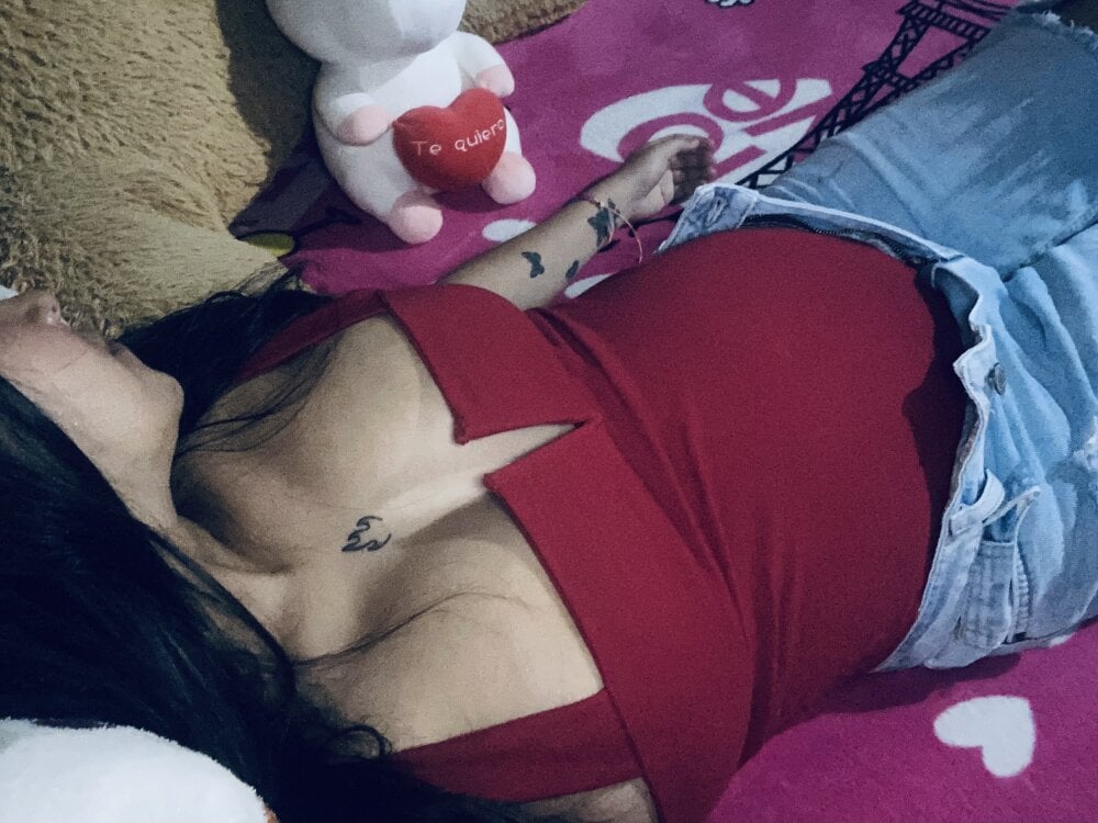 Violet_secr777's Offline XXX Chat