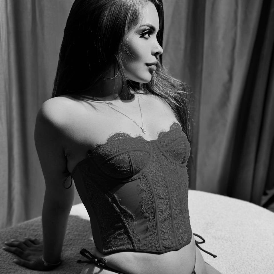 sexlivecamsites.com bleer_rousse livesex profile in in-your-dream3 cams