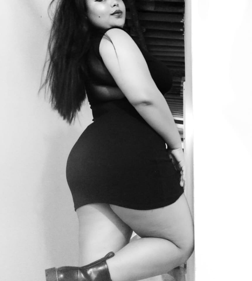 Sary_Brown_ live cam model at StripChat