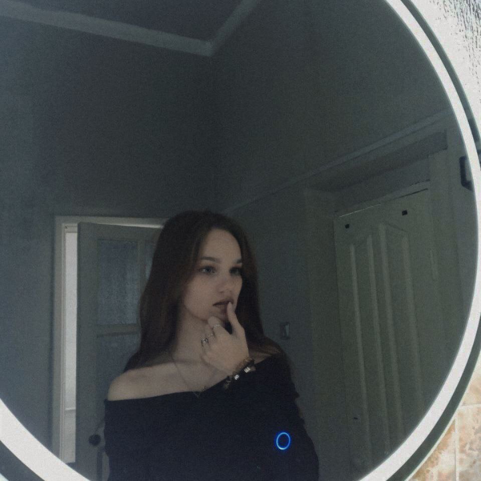 livestrip-joy.com karlamagnett livesex profile in white-hair cams