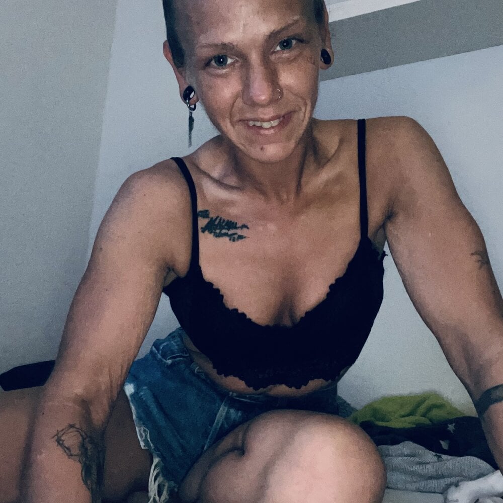 free6cams.com littletjx livesex profile in right-here-in-sensual-land cams