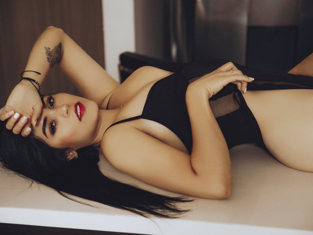 Sasha__sims__ live cam model at StripChat