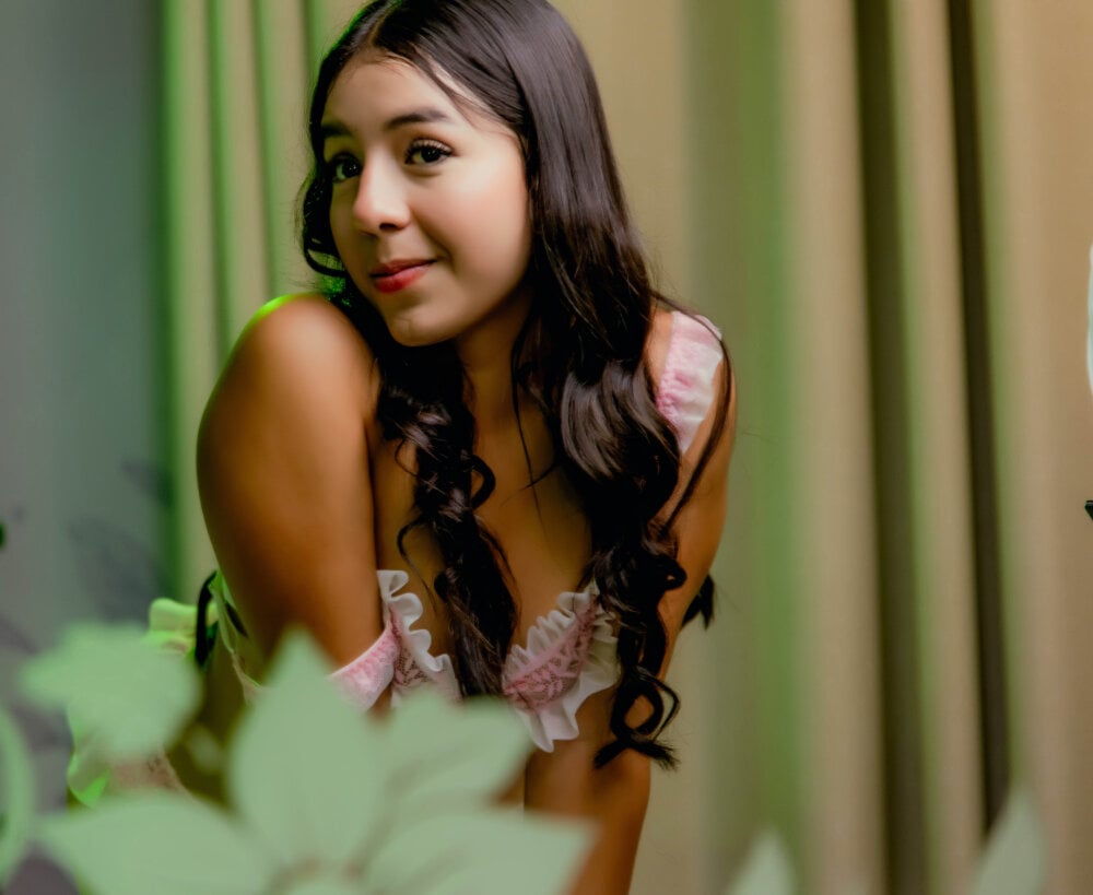 BabyAbril18's Offline XXX Chat