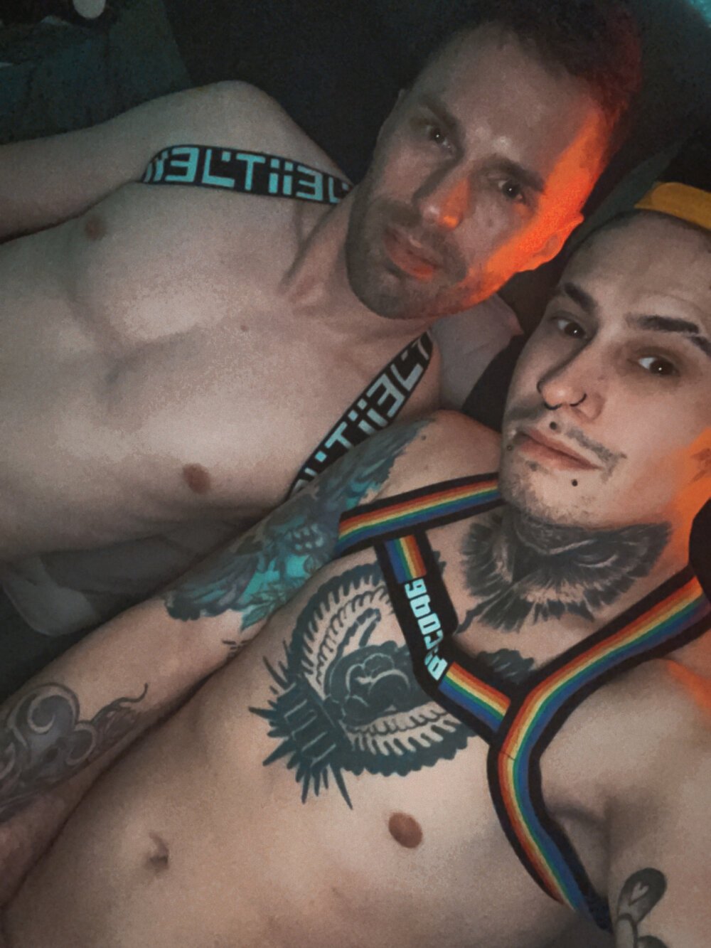 Flycouple25 Offline XXX-Chat