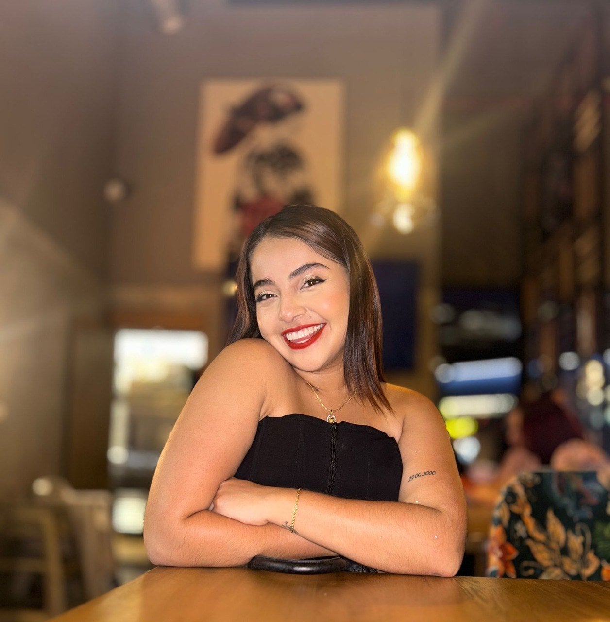 CurvyLia_