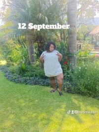 Thickboobs12's webcam live show