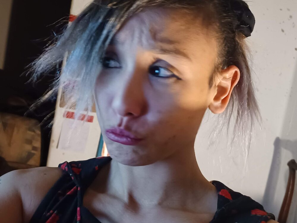 Live sex webcam photo for K-niving #290039975