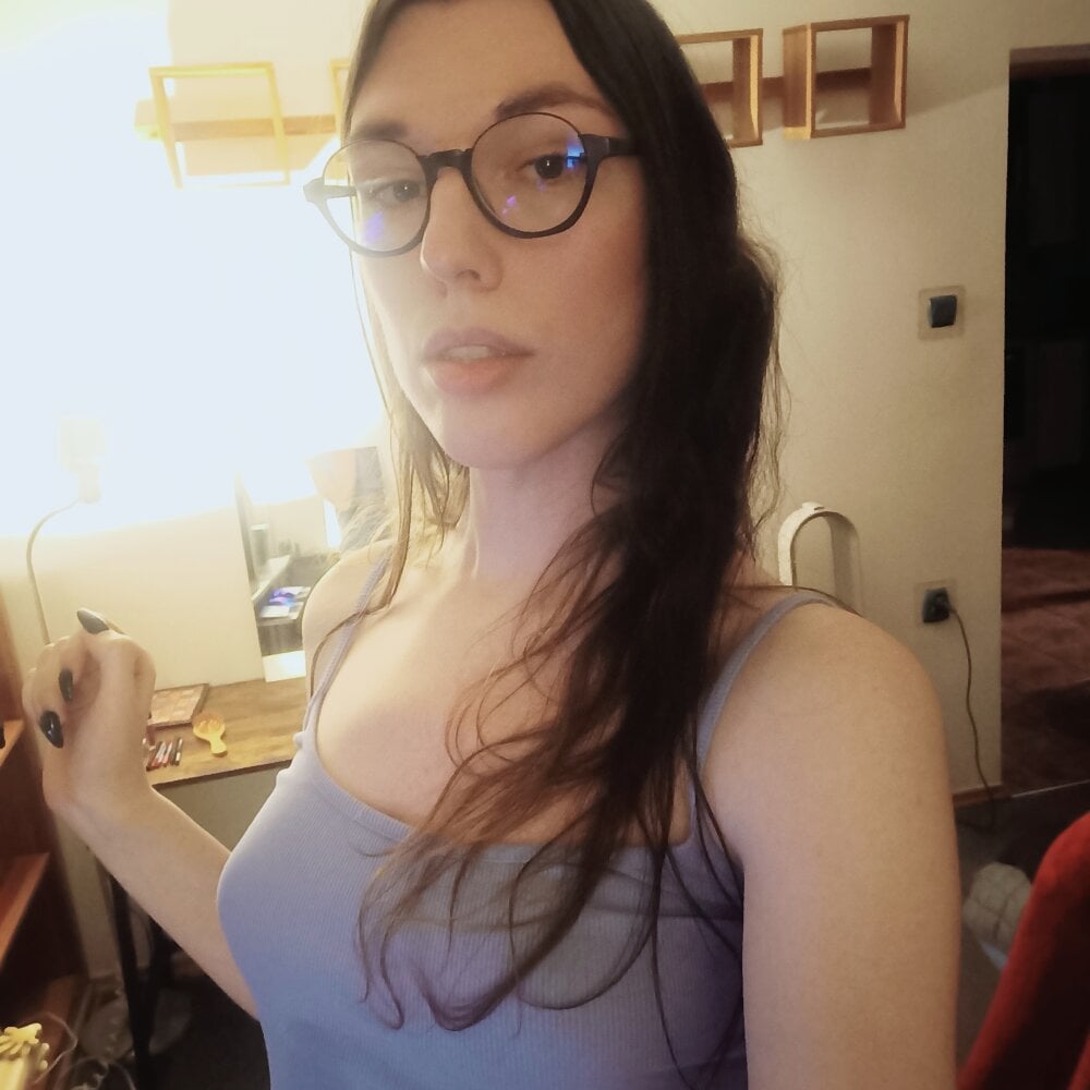 bluerose00's Offline Webcam Chat