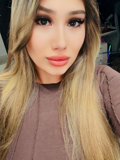 ScarletMira 😕 live sex chat