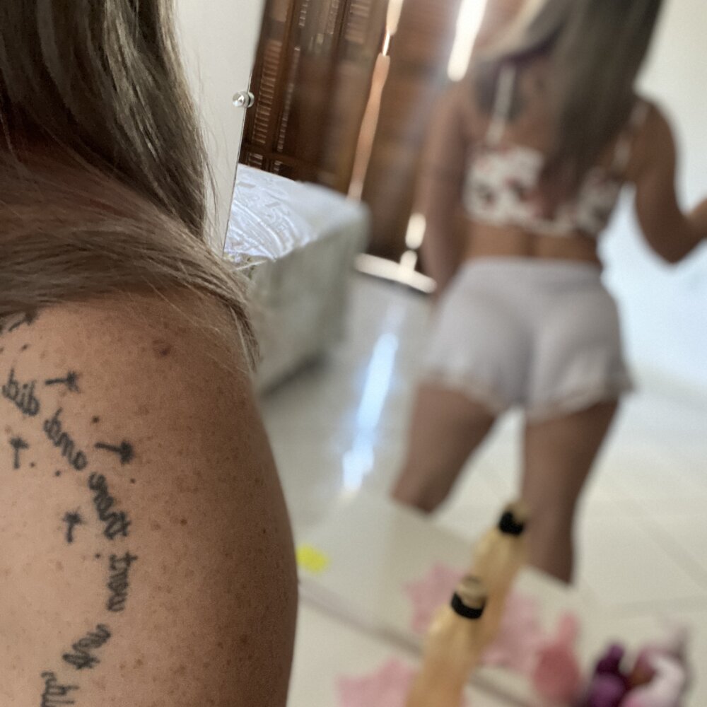 ToplessFlying 離線 XXX 聊天