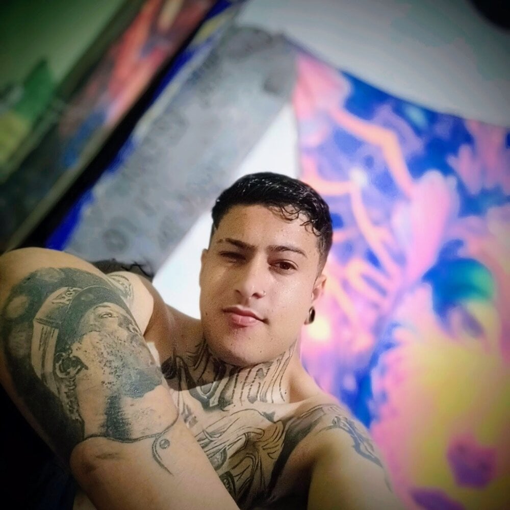 Latrelzin17's Offline XXX Chat