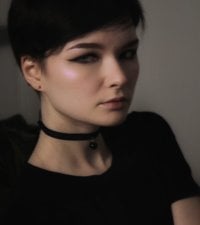 broken_but_cute's Offline Chat Room