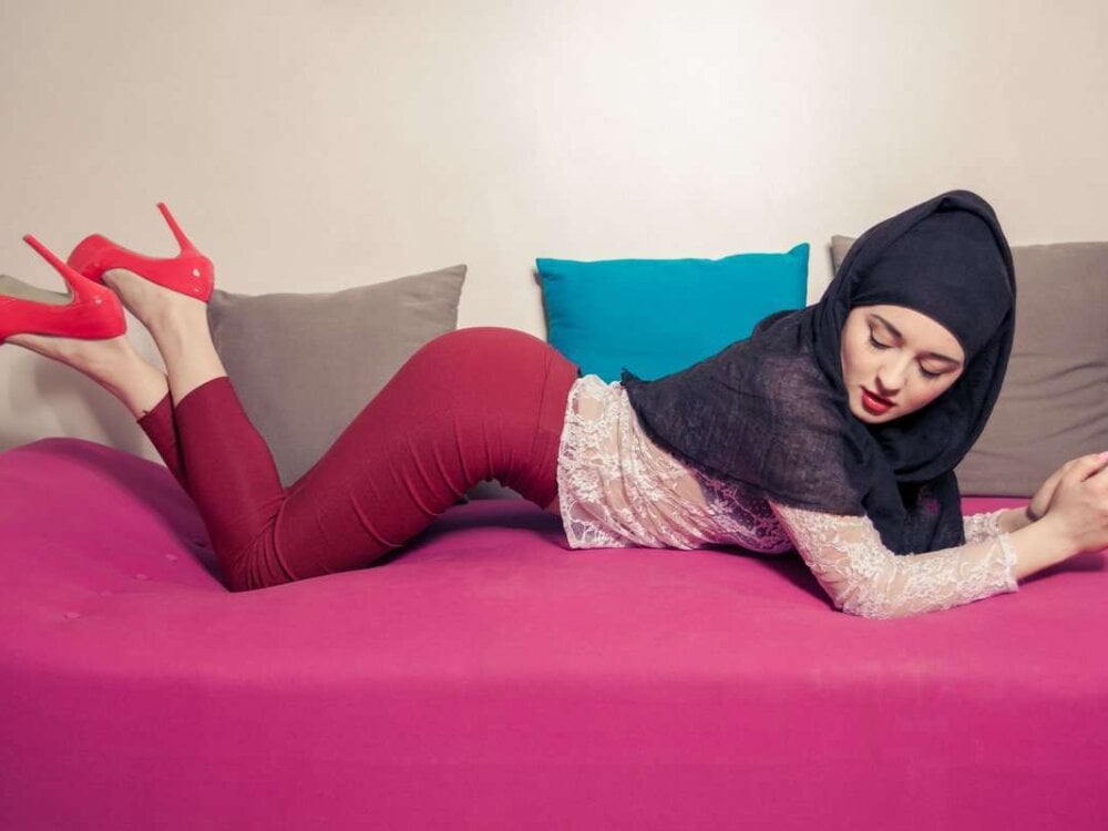 livestrip-joy.com dhaliaamour livesex profile in alicia-en-el-pais-de-la-maravilla cams